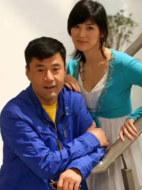 他比李連杰更能打,出道36年零緋聞,身家過億卻娶了一位「丑妻」