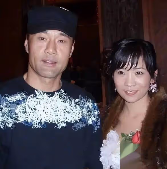 他比李連杰更能打,出道36年零緋聞,身家過億卻娶了一位「丑妻」