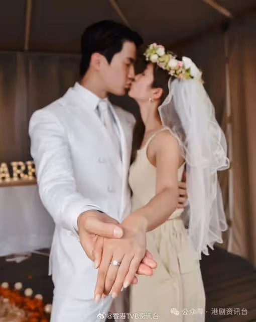 透露婚期為明年4月!TVB上位小生小花婚紗照曝光