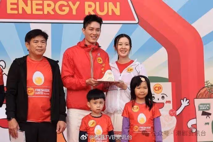 大肚麥明詩孖老公盛勁為出活動!申請兩個月大假陪入產房