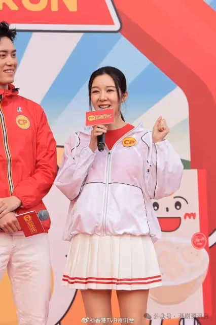 大肚麥明詩孖老公盛勁為出活動!申請兩個月大假陪入產房