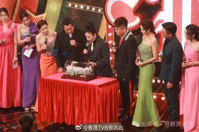 黎耀祥自薦做演唱會嘉賓!胡定欣直言角色同台慶「7」字有玄機