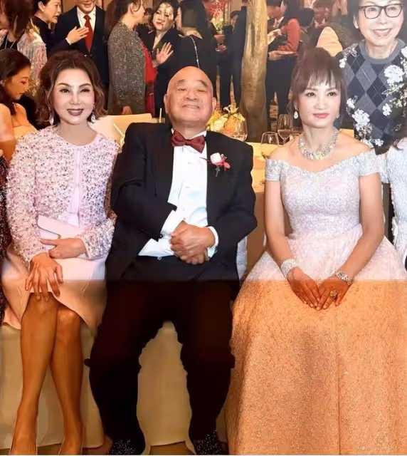 恭喜!周大福鄭家三公子大婚,謝玲玲到場祝賀,郎才女貌好登對