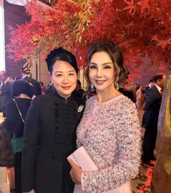 恭喜!周大福鄭家三公子大婚,謝玲玲到場祝賀,郎才女貌好登對