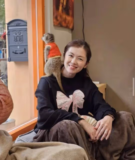 凍齡!48歲前港姐狀態仍如少女,失婚後遇真愛備受藝人老公疼愛