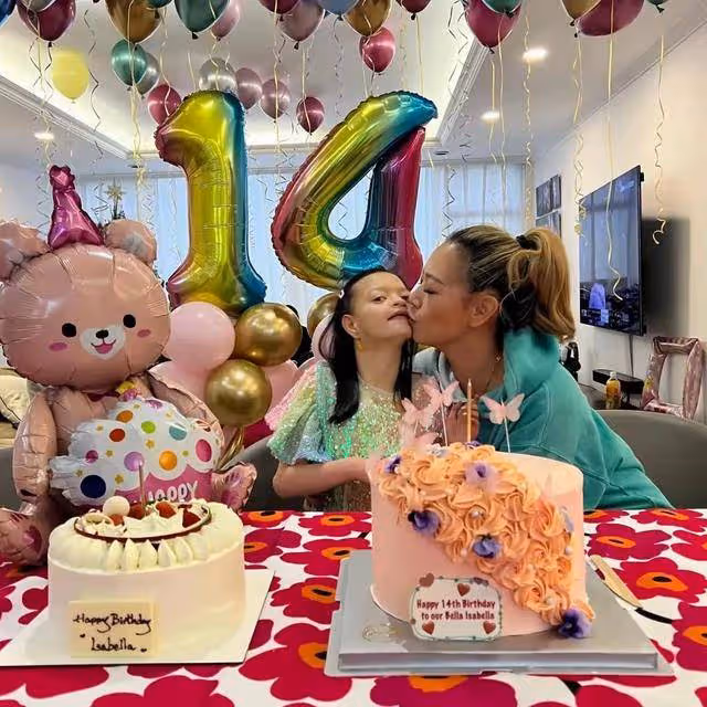 鍾麗淇為患罕見病女兒慶生,透露女兒剛經歷一場手術