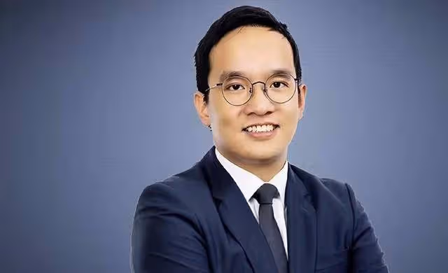恭喜!香港知名富三代結婚,在家族酒店辦婚禮,劉鑾雄坐輪椅現身
