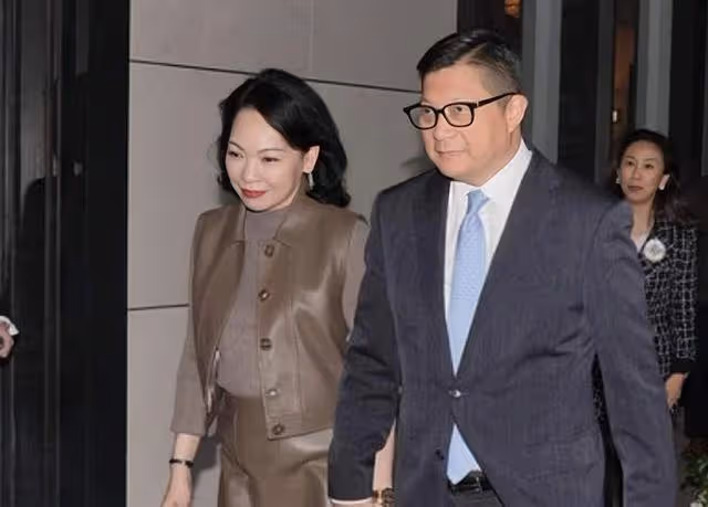 恭喜!香港知名富三代結婚,在家族酒店辦婚禮,劉鑾雄坐輪椅現身