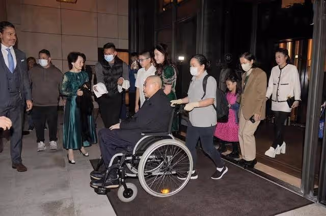 恭喜!香港知名富三代結婚,在家族酒店辦婚禮,劉鑾雄坐輪椅現身
