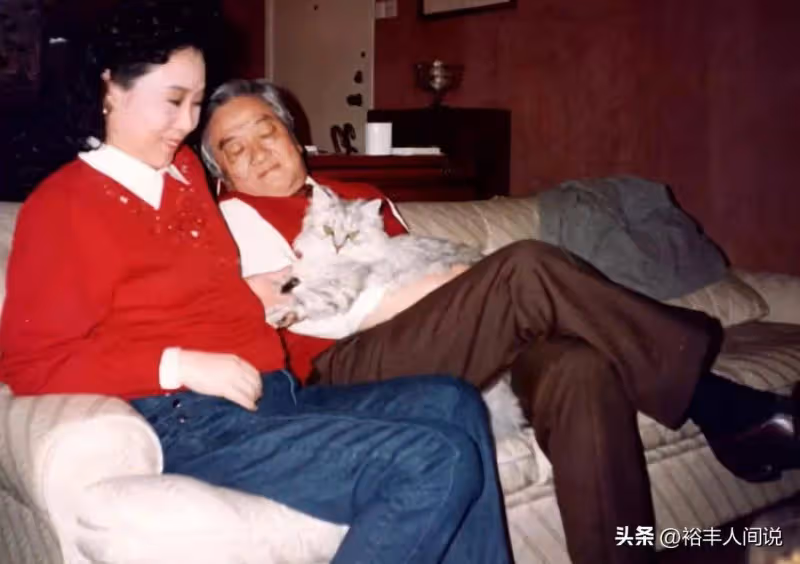 瓊瑤葬禮現場曝光!林心如現身趙薇送花籃,棺木前3人吹笛子送別