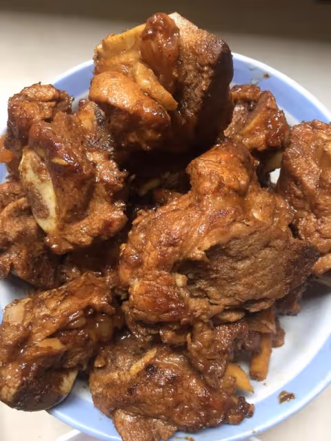 燜豬腿骨