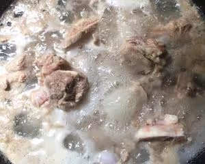 燜豬腿骨
