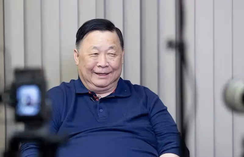 沒錢治病等自愈！TVB老戲骨秦煌雙腳腫脹發黑，一月內兩次跌倒