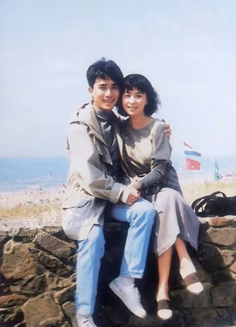 娛記查小欣公開梁朝偉求婚細節,現場照片丟失,蘭花戒指定終身