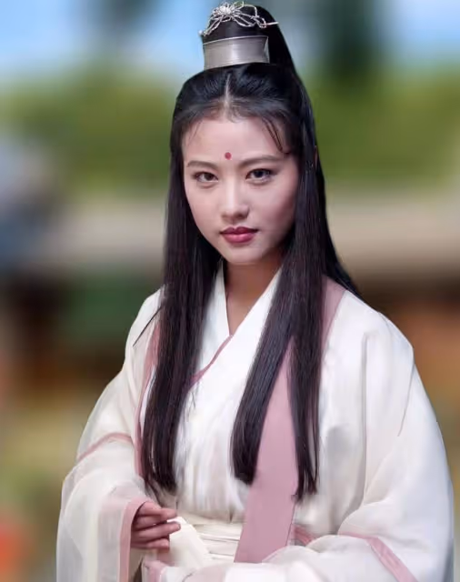 想念!港星周海媚離世一周年墓園成花海,兩愛犬墓園團聚眼神哀傷
