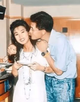 被成龍暗戀8年,被人騙錢騙情,69歲未婚未育的她,如今怎樣了?