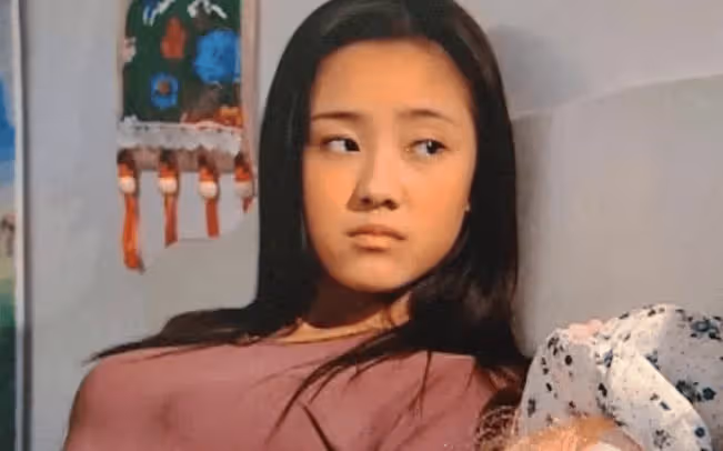 她曾是趙本山的乾女兒,經歷了爆紅、緋聞、沉寂,最終選擇了另一種人生!