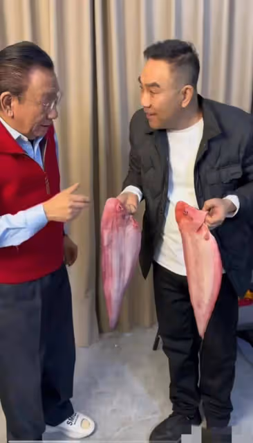 楊議侯耀華已和解!回看兩人北京見面視頻,楊議坐在家裡哭了