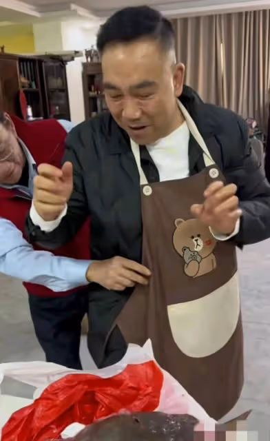 楊議侯耀華已和解!回看兩人北京見面視頻,楊議坐在家裡哭了