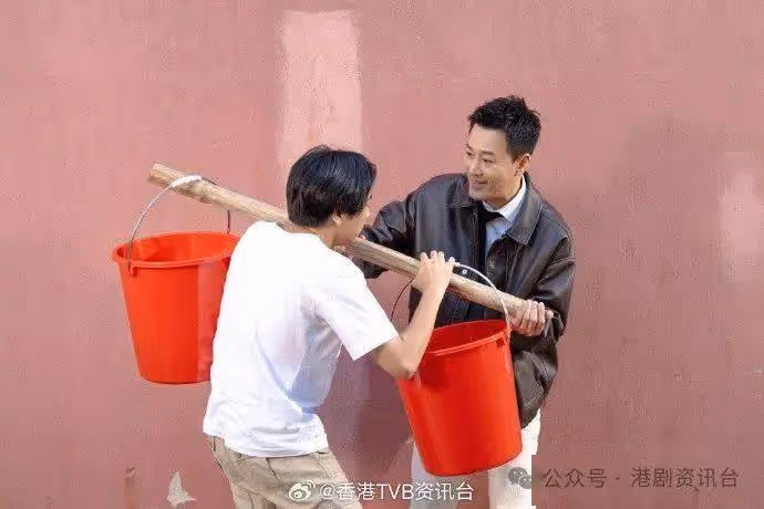林峯拍聖誕特輯食叉燒飯穿越時空 重返舊地細嚐港味