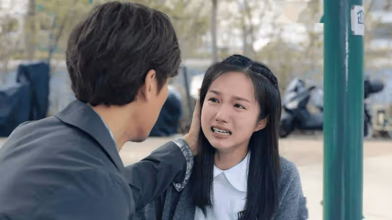 29歲港姐小花大曬大露背洞穴婚照！明年與TVB男星舉行婚禮！男友出生富裕拍劇不少！