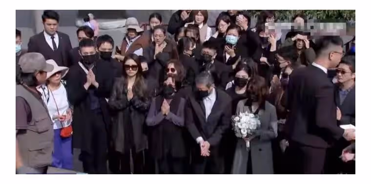 瓊瑤花葬背後的爭議:逼原配3個子女參加小三的葬禮,可不可笑?