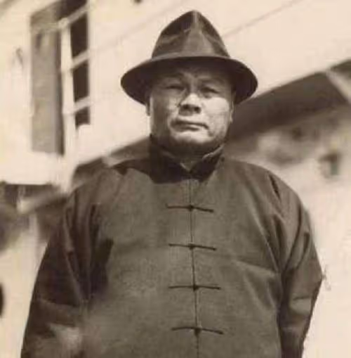 妻子生5子後，丈夫愛上21歲少女，妻子再嫁又被棄，一子終成首富