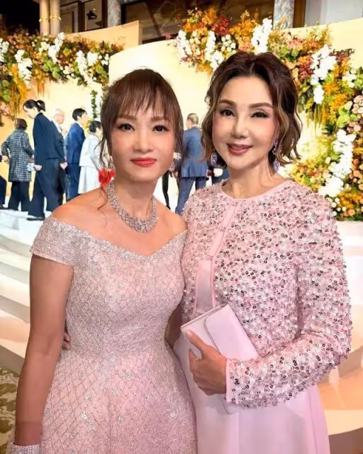 富豪鄭裕彤孫子大婚,77歲鄭家純難得露臉,與太太葉美卿罕見同框