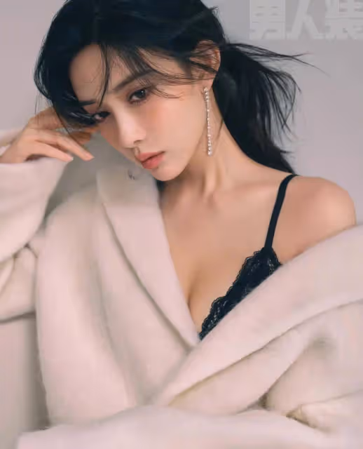 當紅女星孟子義各類靚麗寫真!膚白貌美魔鬼身材性感火辣