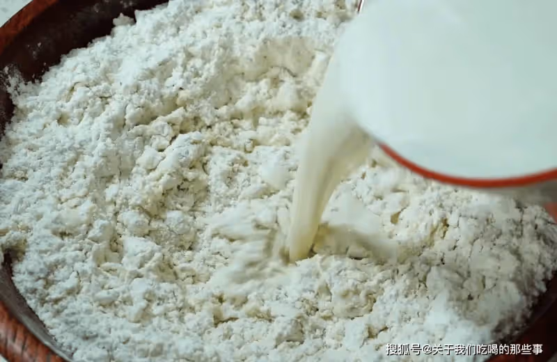 蒸饅頭,冷水熱水區別大,牢牢記住4點竅門,饅頭暄軟不塌又香甜