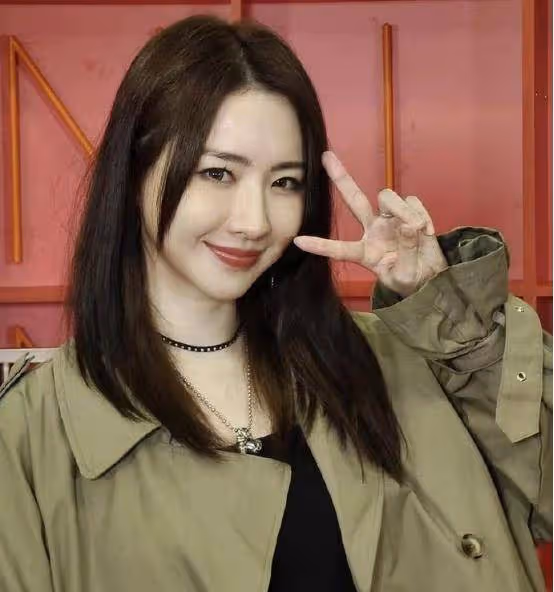 菊梓喬戀愛再添新證，男友曾挑戰網民底線，網民質疑：姐姐好餓