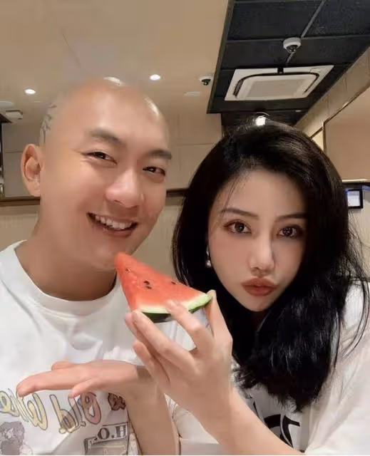 TVB御用惡人李嘉疑誤用禁藥險致雙眼失明,上個月剛剛榮升准爸爸