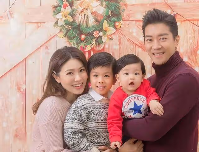 TVB小生為幼子慶祝3歲生日,大兒子全程貼心服務,兩兄弟太相像