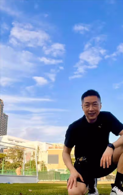 回憶殺!鍾嘉欣和TVB前當家小生聚會,二人親密合影引圍觀