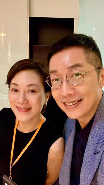 回憶殺！鍾嘉欣和TVB前當家小生聚會，二人親密合影引圍觀
