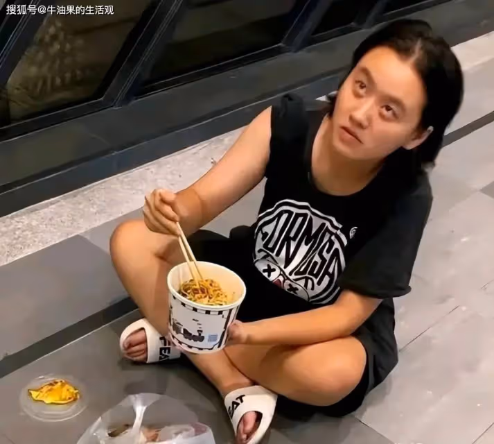 爺孫戀女主淪落到乞討的地步,林靖恩回應確實是病了,已回老家