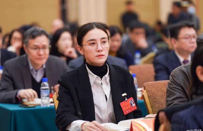曝宋佳已隱婚領證!男方為青年導演王偉,兩人相差7歲甜蜜同框