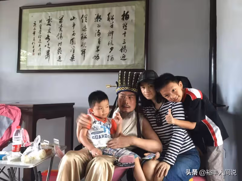 曝72歲港星「秦始皇」劉永定居中山!透露三婚仍存續,妻子小30歲