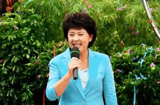 80年代央視最紅主持人,晚年患上精神疾病,如今70歲的她怎麼樣了