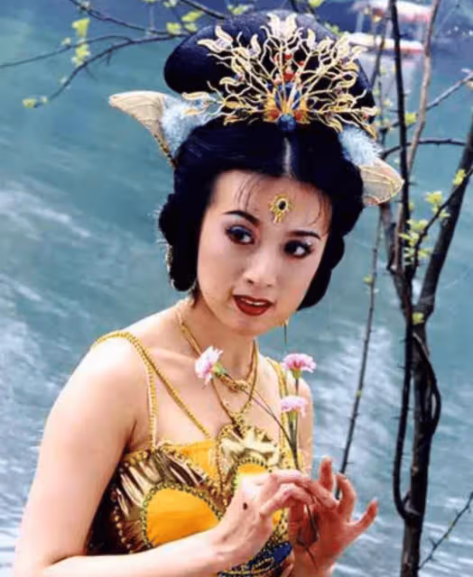 最美孔雀公主金巧巧被曝離婚!丈夫被暗指出軌,江疏影也捲入其中