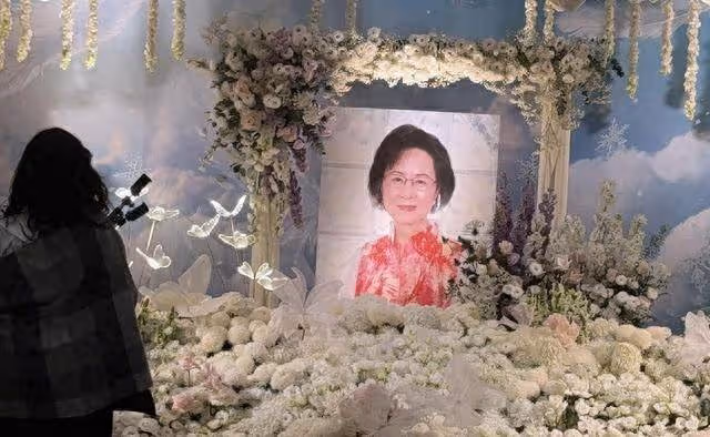 瓊瑤極為聰慧,25 億遺產僅歸親兒子,3個繼子女一分錢都無法獲得