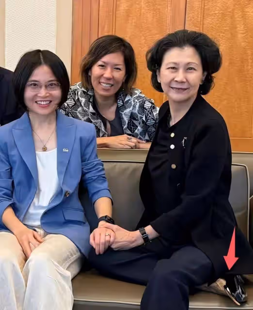 96歲李嘉誠會見知名女科學家,盛裝打扮超興奮,和周凱旋罕見合體