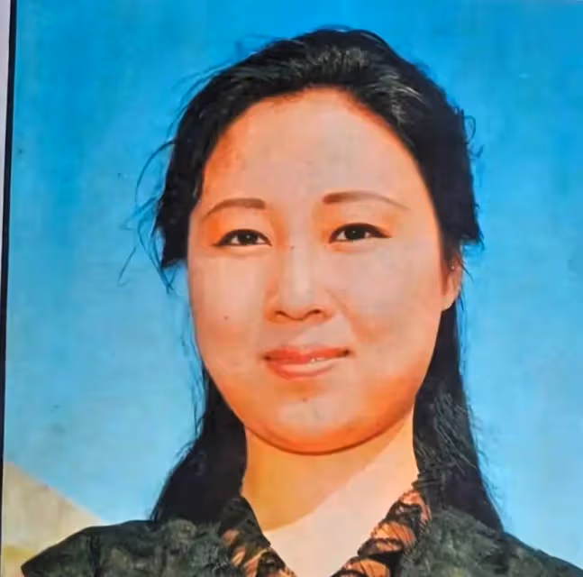 30歲瓊瑤登上雜誌，還沒割雙眼皮，沒原配林婉珍漂亮，氣質差很多