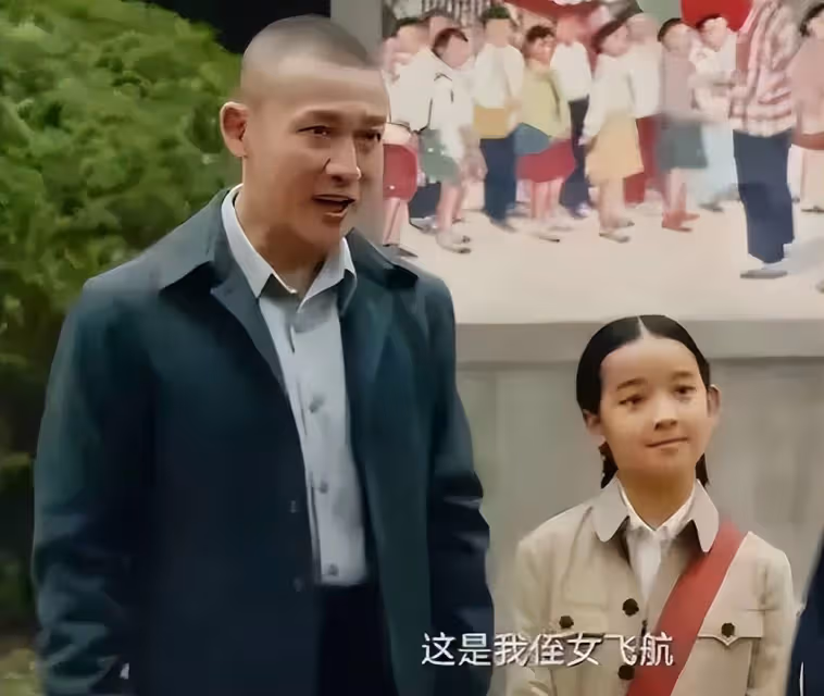 聶遠10歲女兒證件照,五官精緻實在太美了,難怪聶遠寵到不行