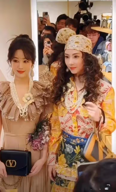 44歲張柏芝和32歲楊紫同框,頂級骨相和皮相美的區別出來了