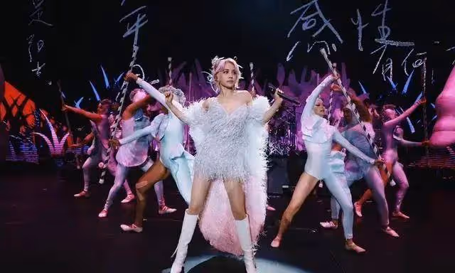 蔡依林演唱會的各類大膽美圖！她魔鬼身材太性感火辣