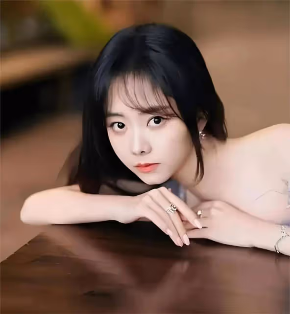 譚松韻靚麗寫真露出事業線!膚白貌美大長腿性感撩人