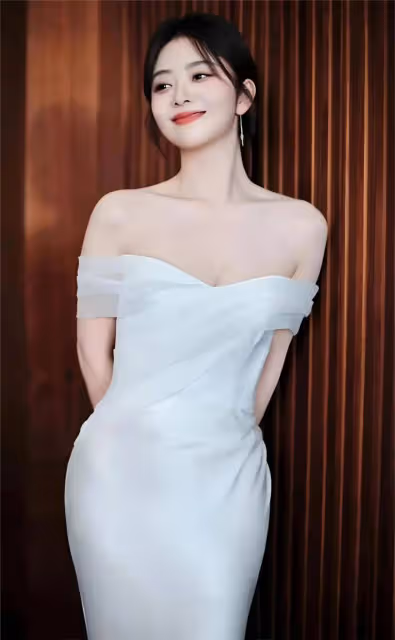 譚松韻靚麗寫真露出事業線!膚白貌美大長腿性感撩人