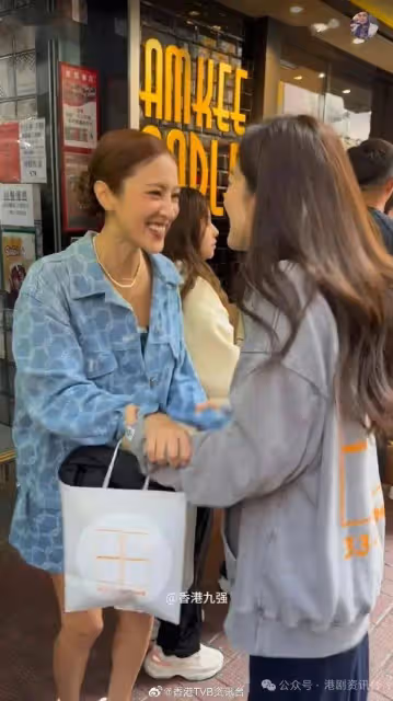 最靚港姐冠軍人妻支持視後新店街頭拍短片!竟被網民狠批浮誇好假