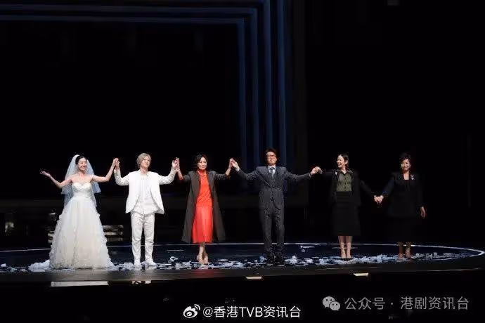 黃子華劉嘉玲演舞台劇獲群星到賀!巨星花籃塞滿場 陣容勁過頒獎禮